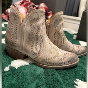 Ankle boots